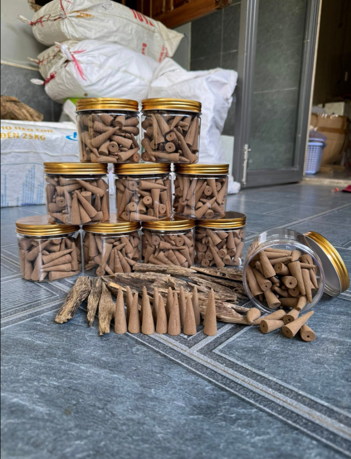 nụ trầm và lư xông gỗ 2.png